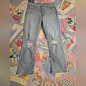 Levi wedgie straight button fly light wash ripped jeans. Size 29
